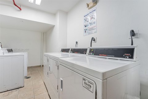 Condo in Miami Beach, Florida  № 2046385 - photo 23