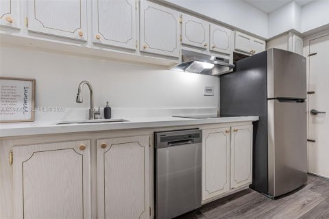 Condo in Miami Beach, Florida  № 2046385 - photo 16