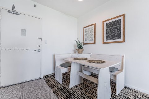 Condo in Miami Beach, Florida  № 2046385 - photo 9