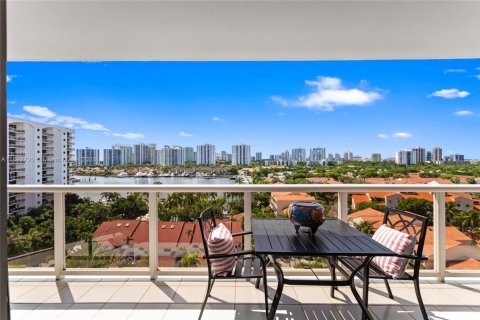 Condo in Aventura, Florida, 2 bedrooms  № 1946419 - photo 12