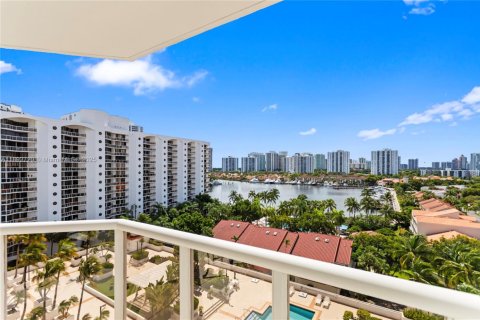 Condo in Aventura, Florida, 2 bedrooms  № 1946419 - photo 16