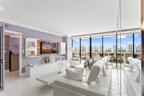 Condo in Aventura, Florida, 2 bedrooms  № 1946419 - photo 8