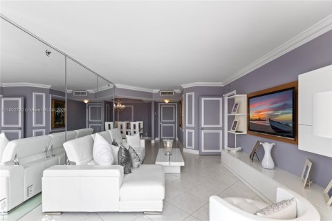 Condo in Aventura, Florida, 2 bedrooms  № 1946419 - photo 10