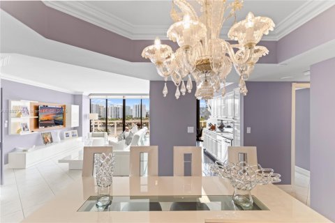 Condo in Aventura, Florida, 2 bedrooms  № 1946419 - photo 23