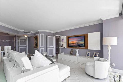 Condo in Aventura, Florida, 2 bedrooms  № 1946419 - photo 9