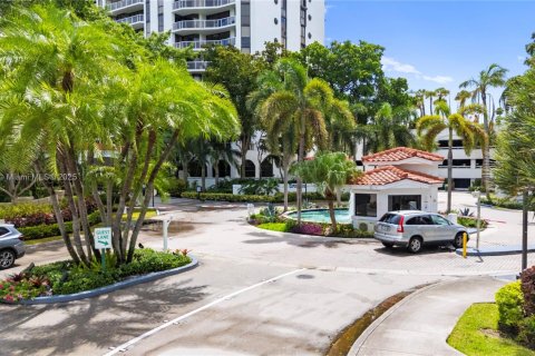 Condo in Aventura, Florida, 2 bedrooms  № 1946419 - photo 5