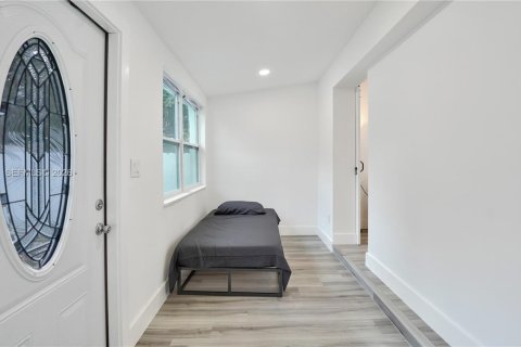 House in North Miami Beach, Florida 3 bedrooms, 68.93 sq.m. № 1997077 - photo 26
