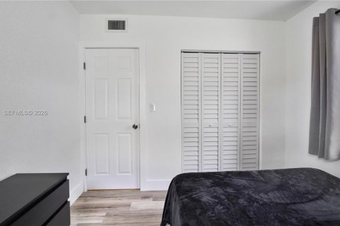 House in North Miami Beach, Florida 3 bedrooms, 68.93 sq.m. № 1997077 - photo 29