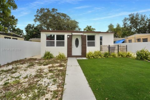 House in North Miami Beach, Florida 3 bedrooms, 68.93 sq.m. № 1997077 - photo 14