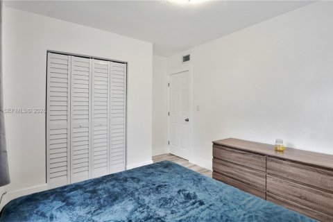 House in North Miami Beach, Florida 3 bedrooms, 68.93 sq.m. № 1997077 - photo 23