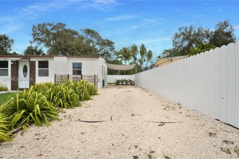 House in North Miami Beach, Florida 3 bedrooms, 68.93 sq.m. № 1997077 - photo 15