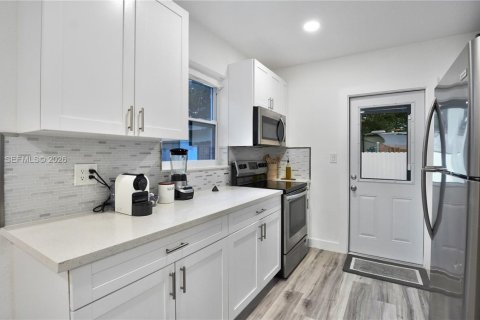 House in North Miami Beach, Florida 3 bedrooms, 68.93 sq.m. № 1997077 - photo 12