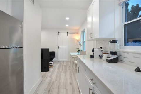 House in North Miami Beach, Florida 3 bedrooms, 68.93 sq.m. № 1997077 - photo 9