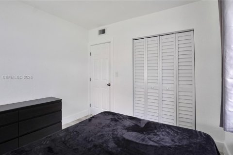 House in North Miami Beach, Florida 3 bedrooms, 68.93 sq.m. № 1997077 - photo 27