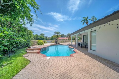 House in Hollywood, Florida 5 bedrooms, 325.16 sq.m. № 2169294 - photo 8