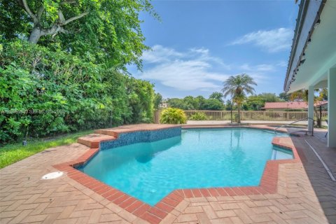 House in Hollywood, Florida 5 bedrooms, 325.16 sq.m. № 2169294 - photo 12