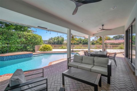 House in Hollywood, Florida 5 bedrooms, 325.16 sq.m. № 2169294 - photo 11