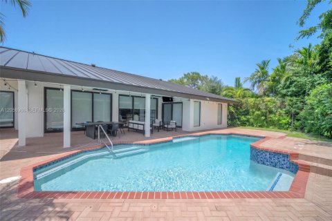 House in Hollywood, Florida 5 bedrooms, 325.16 sq.m. № 2169294 - photo 3