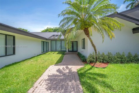 House in Hollywood, Florida 5 bedrooms, 325.16 sq.m. № 2169294 - photo 7