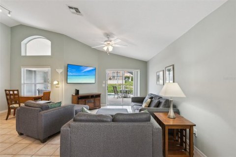 House in Davenport, Florida 4 bedrooms, 143.26 sq.m. № 2395913 - photo 24