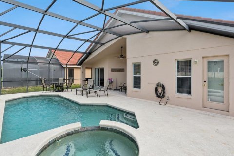 House in Davenport, Florida 4 bedrooms, 143.26 sq.m. № 2395913 - photo 13