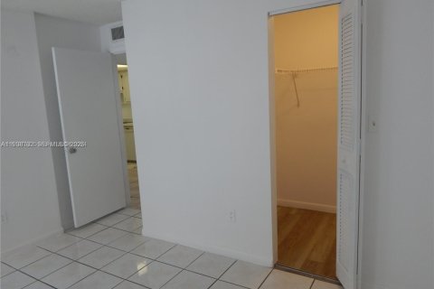 Condominio en alquiler en Miami, Florida, 2 dormitorios, 84.17 m2 № 1997245 - foto 23