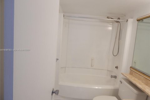 Condominio en alquiler en Miami, Florida, 2 dormitorios, 84.17 m2 № 1997245 - foto 21