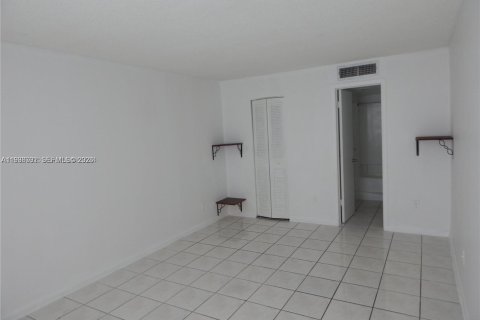 Condominio en alquiler en Miami, Florida, 2 dormitorios, 84.17 m2 № 1997245 - foto 11