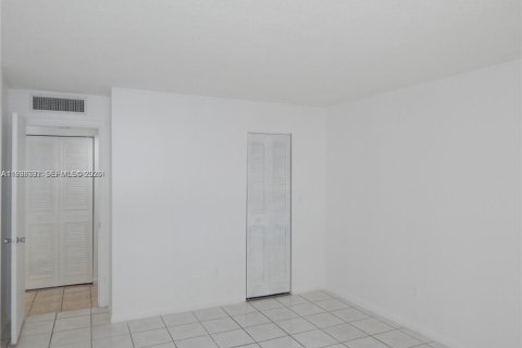 Condominio en alquiler en Miami, Florida, 2 dormitorios, 84.17 m2 № 1997245 - foto 12