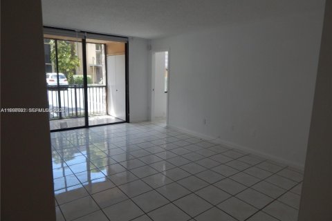 Condominio en alquiler en Miami, Florida, 2 dormitorios, 84.17 m2 № 1997245 - foto 13