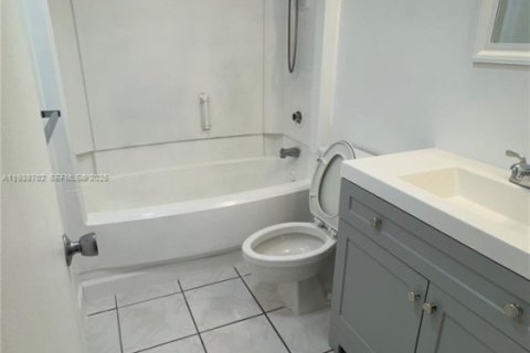 Condominio en alquiler en Miami, Florida, 2 dormitorios, 84.17 m2 № 1997245 - foto 17