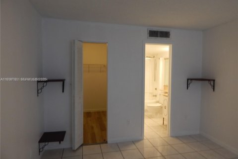 Condominio en alquiler en Miami, Florida, 2 dormitorios, 84.17 m2 № 1997245 - foto 26