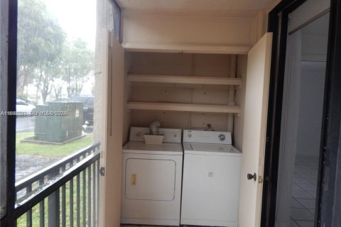 Condominio en alquiler en Miami, Florida, 2 dormitorios, 84.17 m2 № 1997245 - foto 4