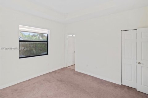 Casa en alquiler en Hialeah, Florida, 3 dormitorios, 143.07 m2 № 2026347 - foto 14