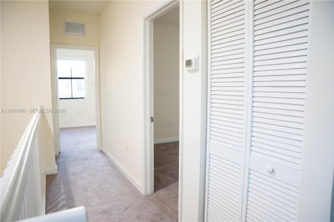 Casa en alquiler en Hialeah, Florida, 3 dormitorios, 143.07 m2 № 2026347 - foto 24