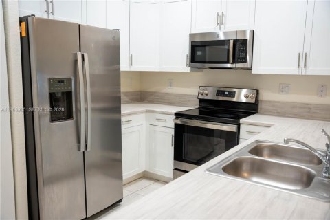 Casa en alquiler en Hialeah, Florida, 3 dormitorios, 143.07 m2 № 2026347 - foto 2