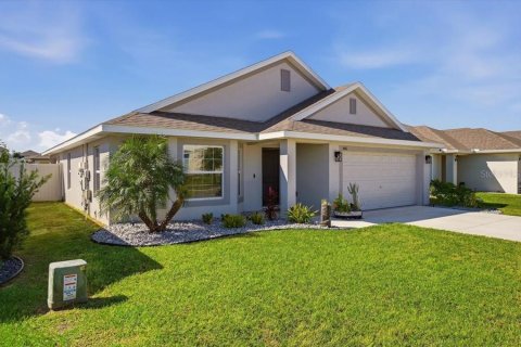 House in Haines City, Florida 3 bedrooms, 165.64 sq.m. № 2396671 - photo 3