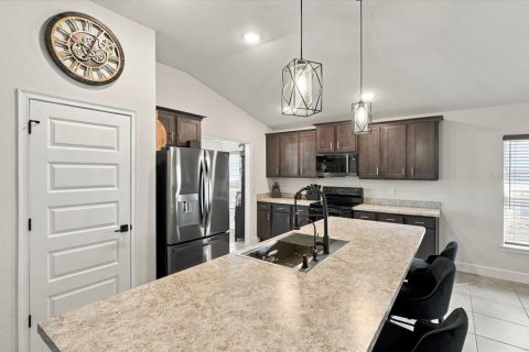 House in Haines City, Florida 3 bedrooms, 165.64 sq.m. № 2396671 - photo 15