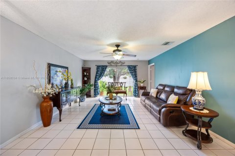 Casa en venta en Miramar, Florida, 3 dormitorios, 113.43 m2 № 1889461 - foto 2