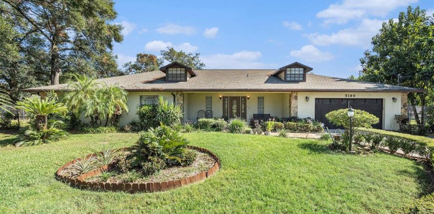 House in Tampa, Florida 5 bedrooms, 357.12 sq.m. № 1544383