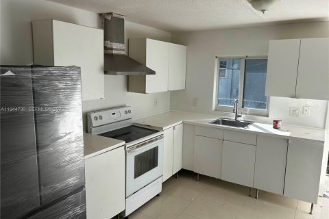 Villa ou maison à louer à Fort Lauderdale, Floride: 2 chambres, 196.02 m2 № 2001363 - photo 2