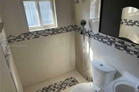 Villa ou maison à louer à Fort Lauderdale, Floride: 2 chambres, 196.02 m2 № 2001363 - photo 3