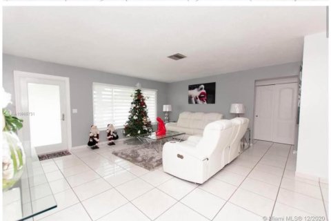 House in Hollywood, Florida 4 bedrooms, 192.21 sq.m. № 2392860