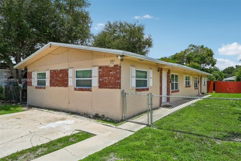 Commercial property in Miami, Florida 175.59 sq.m. № 2177656