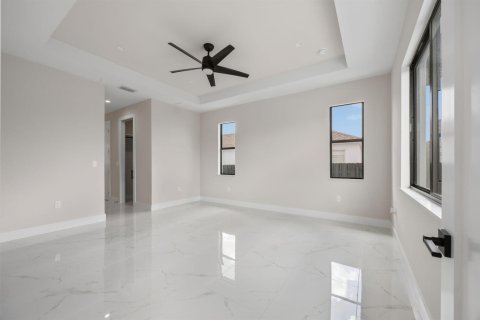 House in Cape Coral, Florida 3 bedrooms, 170.85 sq.m. № 2086362 - photo 19