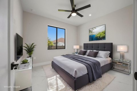 House in Cape Coral, Florida 3 bedrooms, 170.85 sq.m. № 2086362 - photo 29