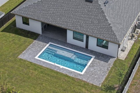 House in Cape Coral, Florida 3 bedrooms, 170.85 sq.m. № 2086362