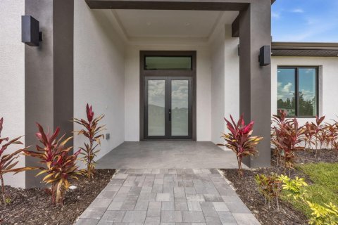 House in Cape Coral, Florida 3 bedrooms, 170.85 sq.m. № 2086362 - photo 4