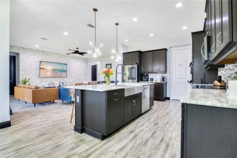 House in Winter Garden, Florida 4 bedrooms, 304.53 sq.m. № 1847253 - photo 5