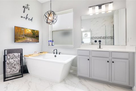 House in Winter Garden, Florida 4 bedrooms, 304.53 sq.m. № 1847253 - photo 11